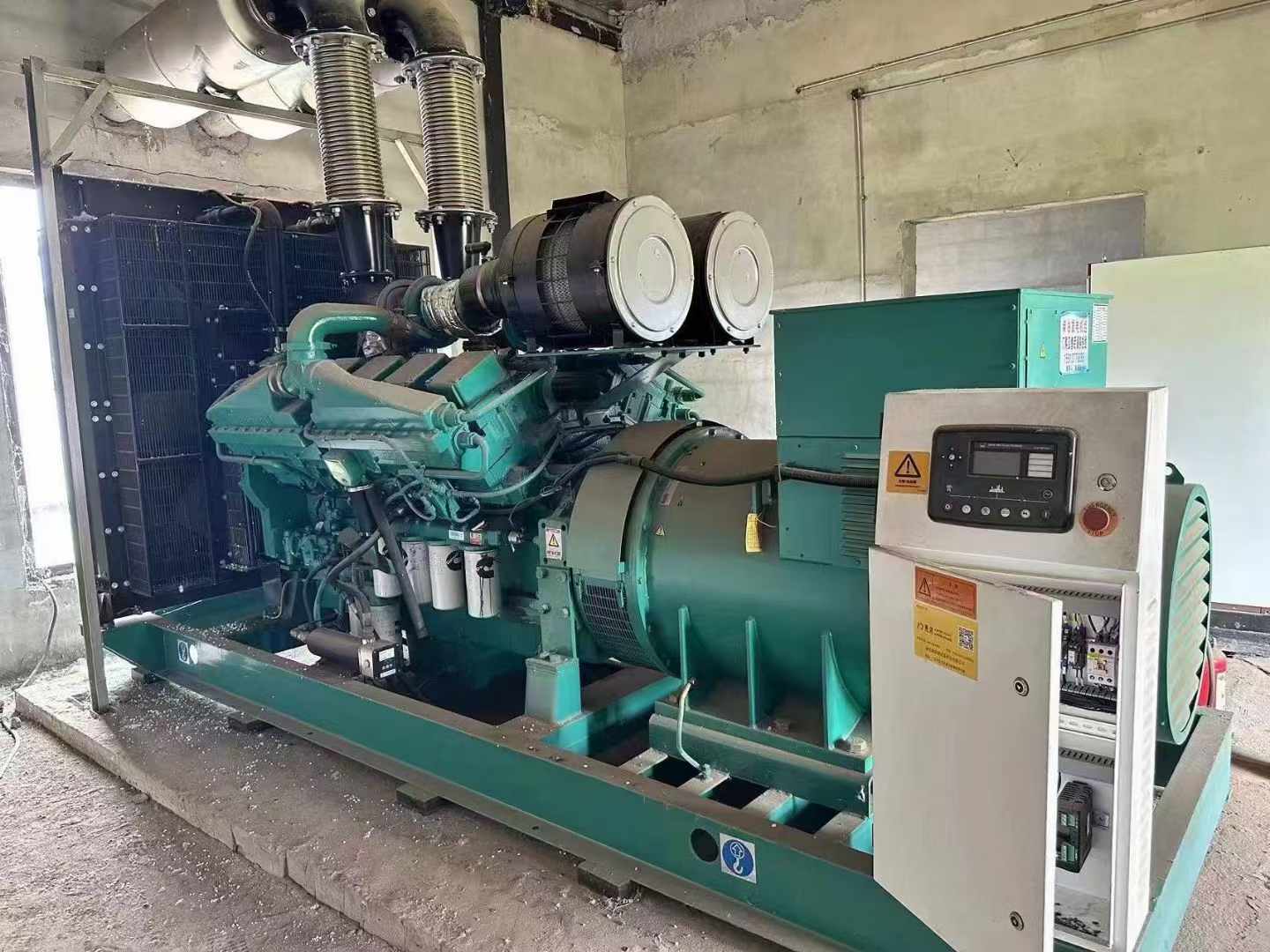 定安无功补偿装置的性能评估需要考虑哪些因素？