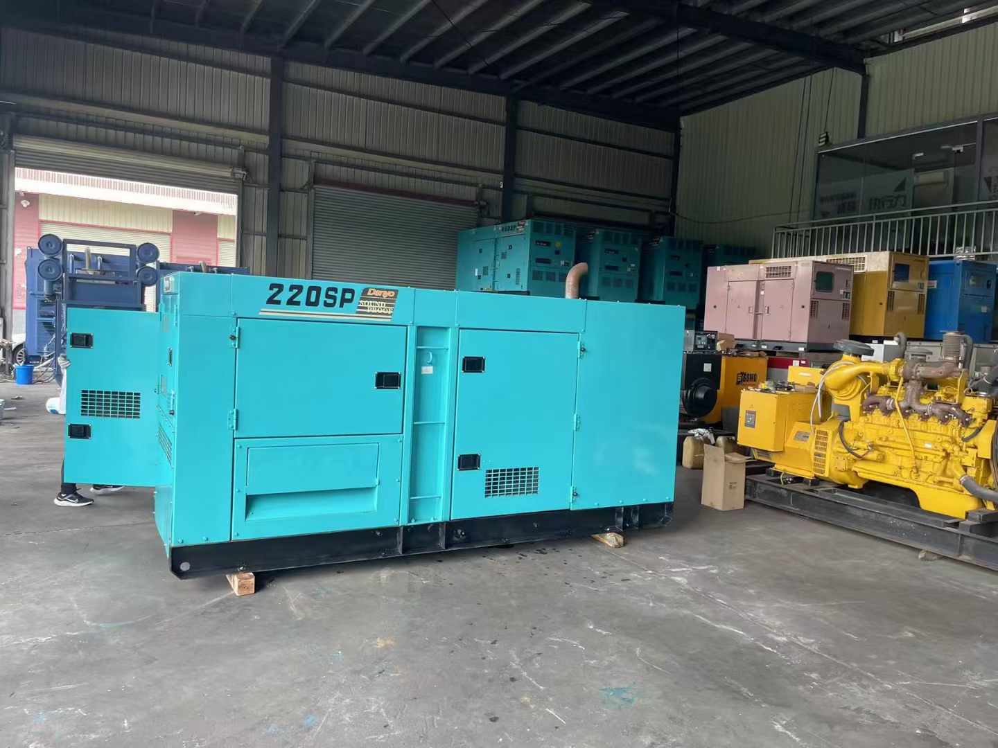 定安柴油发电机组长期不间断运行时，如何监控其温度和压力？