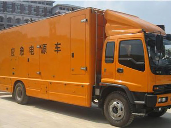 定安冬季柴油发电机启动前，如何检查燃油系统中的积水？